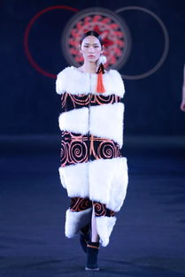 走出大凉山 彝族传统服饰 现代创新设计惊艳北京国际设计周
